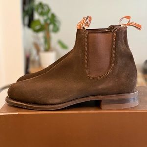 R.M. Williams Chelsea boot in chocolate suede - Mens US 11